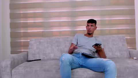Snapshot of heteros_men chatting on March 1, 7:37 pm heteros men online show from March 1, 7:37 pm