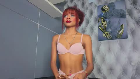 Snapshot of hillary_banks__ chatting on September 18, 6:06 am Hillary online show from September 18, 6:06 am