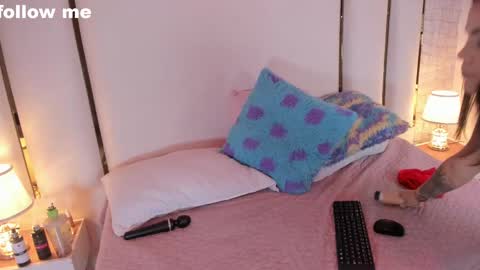 Snapshot of hillary_uckerman_ chatting on February 22, 1:55 am Hillary online show from February 22, 1:55 am
