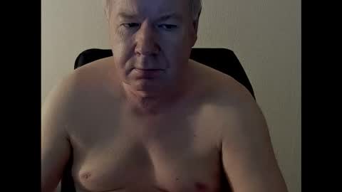 Snapshot of holgerhb53 chatting on September 13, 9:12 am Holger online show from September 13, 9:12 am