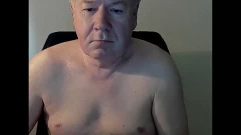 Snapshot of holgerhb53 chatting on February 25, 8:47 am Holger online show from February 25, 8:47 am