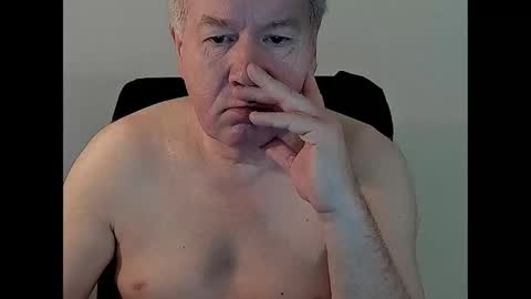 Snapshot of holgerhb53 chatting on March 3, 3:54 pm Holger online show from March 3, 3:54 pm