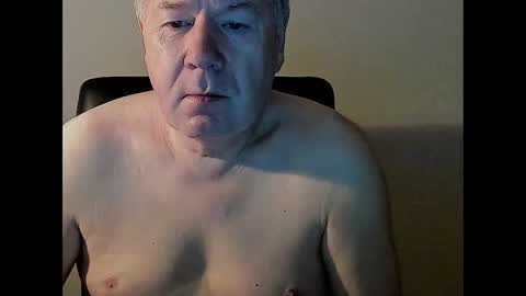Snapshot of holgerhb53 chatting on February 21, 6:51 am Holger online show from February 21, 6:51 am