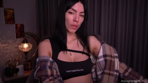 Holly Linder online show from December 5, 3:09 am