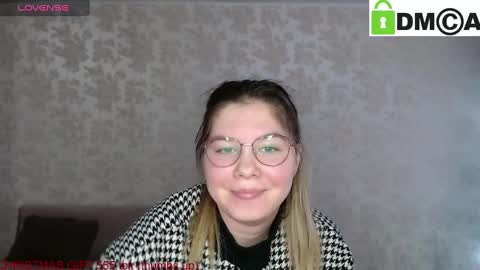 Welcome guys  Pleasure to see you all here  My name is MichaelaTip menu is active Private is open  online show from December 24, 9:50 am