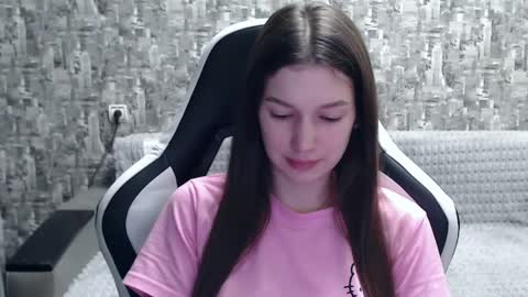Snapshot of honeyynancyy chatting on December 16, 12:06 pm Nancy online show from December 16, 12:06 pm