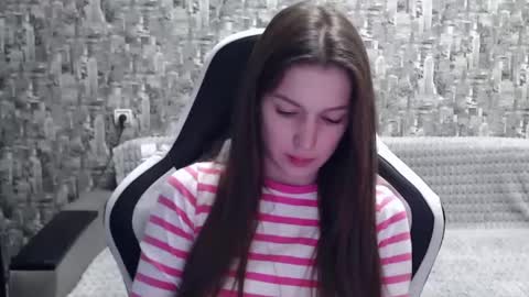 Snapshot of honeyynancyy chatting on December 2, 10:46 am Nancy online show from December 2, 10:46 am