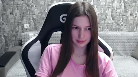 Snapshot of honeyynancyy chatting on December 23, 5:54 pm Nancy online show from December 23, 5:54 pm