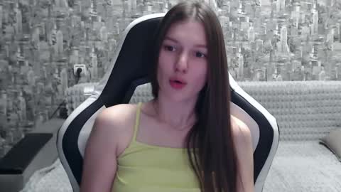 Snapshot of honeyynancyy chatting on January 3, 1:35 pm Nancy online show from January 3, 1:35 pm
