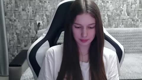 Snapshot of honeyynancyy chatting on December 18, 12:51 pm Nancy online show from December 18, 12:51 pm