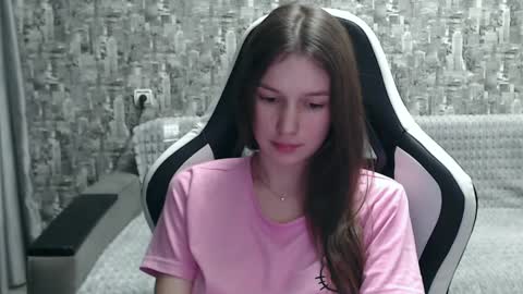 Snapshot of honeyynancyy chatting on December 17, 3:49 pm Nancy online show from December 17, 3:49 pm