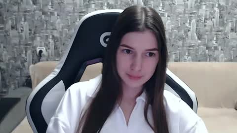 Snapshot of honeyynancyy chatting on January 19, 1:22 pm Nancy online show from January 19, 1:22 pm