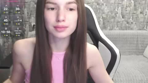Snapshot of honeyynancyy chatting on September 19, 9:13 am Nancy online show from September 19, 9:13 am