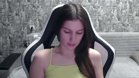 Snapshot of honeyynancyy chatting on January 3, 4:37 pm Nancy online show from January 3, 4:37 pm