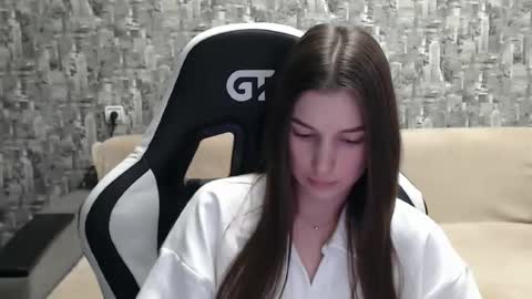 Snapshot of honeyynancyy chatting on January 22, 2:14 pm Nancy online show from January 22, 2:14 pm
