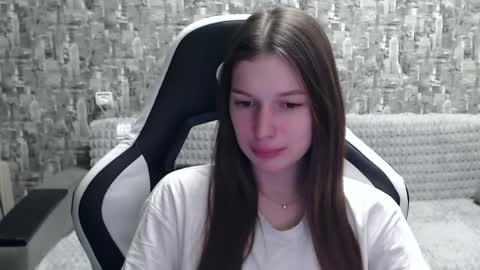 Snapshot of honeyynancyy chatting on January 4, 3:07 pm Nancy online show from January 4, 3:07 pm