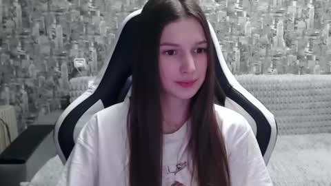 Snapshot of honeyynancyy chatting on January 4, 6:09 pm Nancy online show from January 4, 6:09 pm