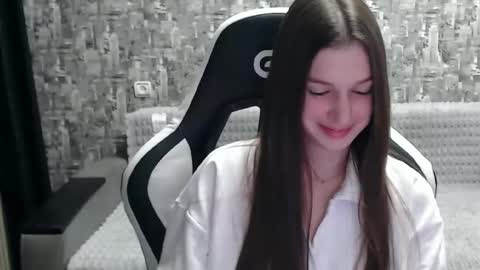 Snapshot of honeyynancyy chatting on February 4, 6:49 pm Nancy online show from February 4, 6:49 pm
