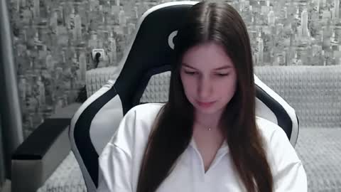 Snapshot of honeyynancyy chatting on February 19, 2:11 pm Nancy online show from February 19, 2:11 pm