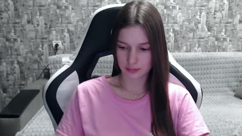 Snapshot of honeyynancyy chatting on December 25, 2:13 pm Nancy online show from December 25, 2:13 pm