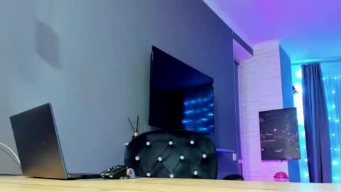hooot_blonde777 online show from February 17, 12:43 am