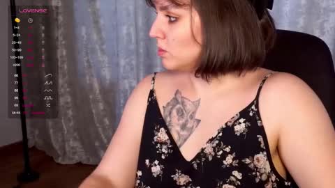 Snapshot of hoot_owl_cb chatting on September 14, 4:37 am Karina online show from September 14, 4:37 am