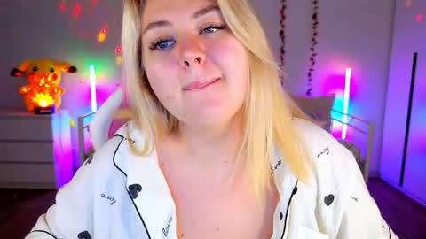 Snapshot of hornycakee chatting on September 12, 9:33 am HornyCakee online show from September 12, 9:33 am