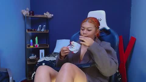 Snapshot of hot_chocolate_4u chatting on February 28, 12:43 am hot chocolate 4u online show from February 28, 12:43 am