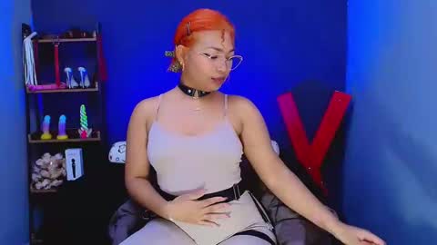Snapshot of hot_chocolate_4u chatting on February 10, 3:21 pm hot chocolate 4u online show from February 10, 3:21 pm