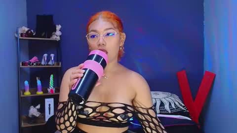 Snapshot of hot_chocolate_4u chatting on February 19, 3:38 pm hot chocolate 4u online show from February 19, 3:38 pm