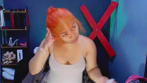 Snapshot of hot_chocolate_4u chatting on February 10, 12:18 pm hot chocolate 4u online show from February 10, 12:18 pm