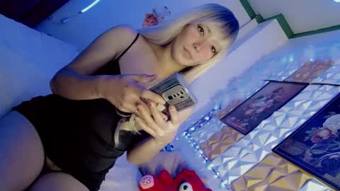 its me CLAUDIA online show from February 28, 3:04 am
