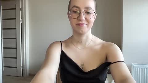 Snapshot of hot_lliinns chatting on December 14, 7:51 am Lina online show from December 14, 7:51 am