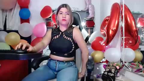 Snapshot of hot_sexy_bunny chatting on February 27, 12:46 am hot sexy bunny online show from February 27, 12:46 am