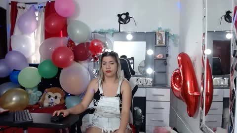 Snapshot of hot_sexy_bunny chatting on February 8, 12:39 pm hot sexy bunny online show from February 8, 12:39 pm