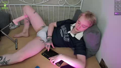hot_twinkboy online show from February 19, 2:01 pm