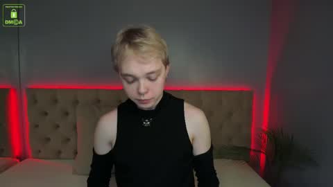 hot_twinkboy online show from February 14, 10:07 am