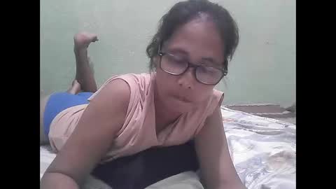 hotladypinay32 online show from September 13, 4:59 am