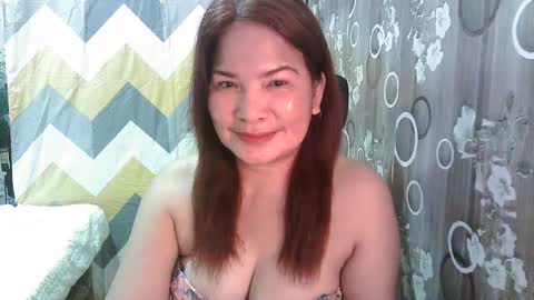 Snapshot of hotpinay_bigtits12 chatting on January 10, 2:02 pm hotpinay_bigtits12 online show from January 10, 2:02 pm