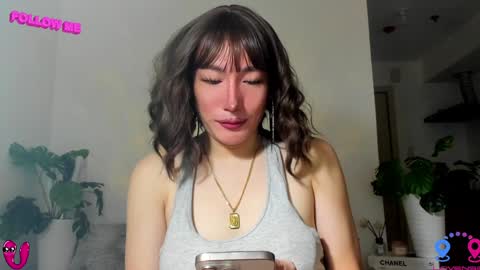 crishinahotty online show from February 6, 3:27 am