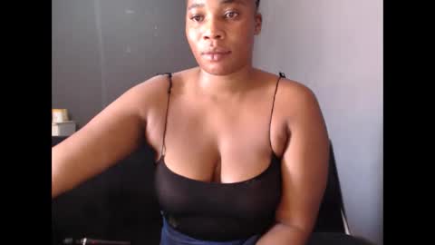 Snapshot of hotypussy95 chatting on February 25, 11:32 am hotypussy95 online show from February 25, 11:32 am