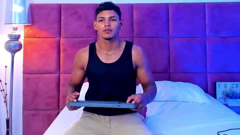 Snapshot of hugo_cano chatting on September 13, 8:44 pm Hugo Cano online show from September 13, 8:44 pm