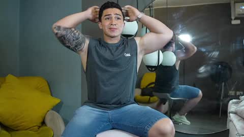 hunk_ryan online show from January 26, 8:34 pm