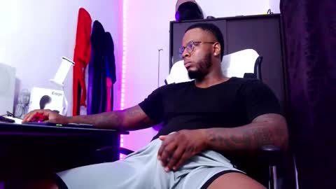 Snapshot of iam_hotbbc chatting on September 16, 3:30 am Mr H Independent model online show from September 16, 3:30 am