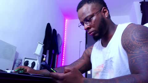 Snapshot of iam_hotbbc chatting on September 11, 1:51 am Mr H Independent model online show from September 11, 1:51 am