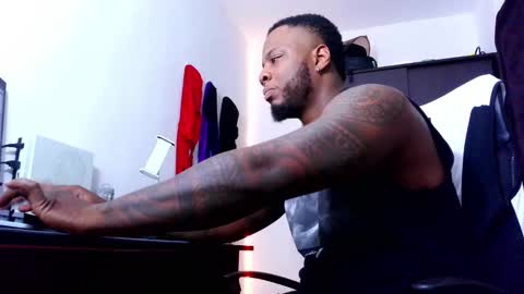 Snapshot of iam_hotbbc chatting on September 18, 4:05 am Mr H Independent model online show from September 18, 4:05 am