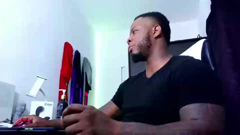 Snapshot of iam_hotbbc chatting on September 20, 1:08 am Mr H Independent model online show from September 20, 1:08 am