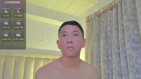 Snapshot of iamjulian_ chatting on February 4, 1:59 pm Juliiiiian online show from February 4, 1:59 pm