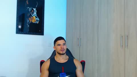 Snapshot of ian_hammer chatting on September 12, 12:23 am I A N -- H A M M E R online show from September 12, 12:23 am