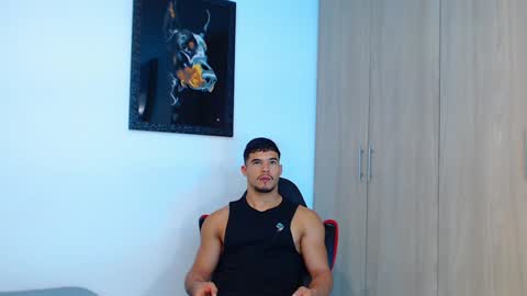 Snapshot of ian_hammer chatting on December 30, 1:26 am I A N -- H A M M E R online show from December 30, 1:26 am